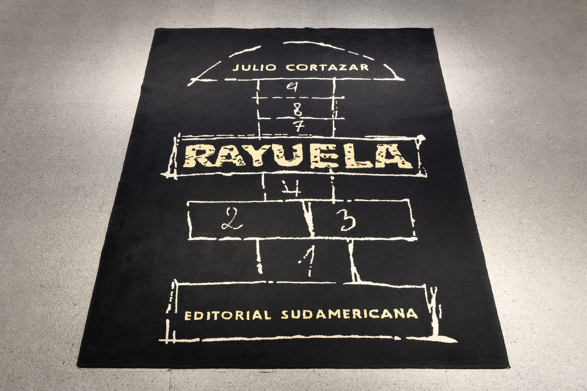 RAYUELA / El Orden Falso. Comisariada por Octavio Zaya