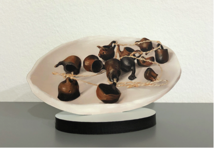 Cuelga de greda sobre plato