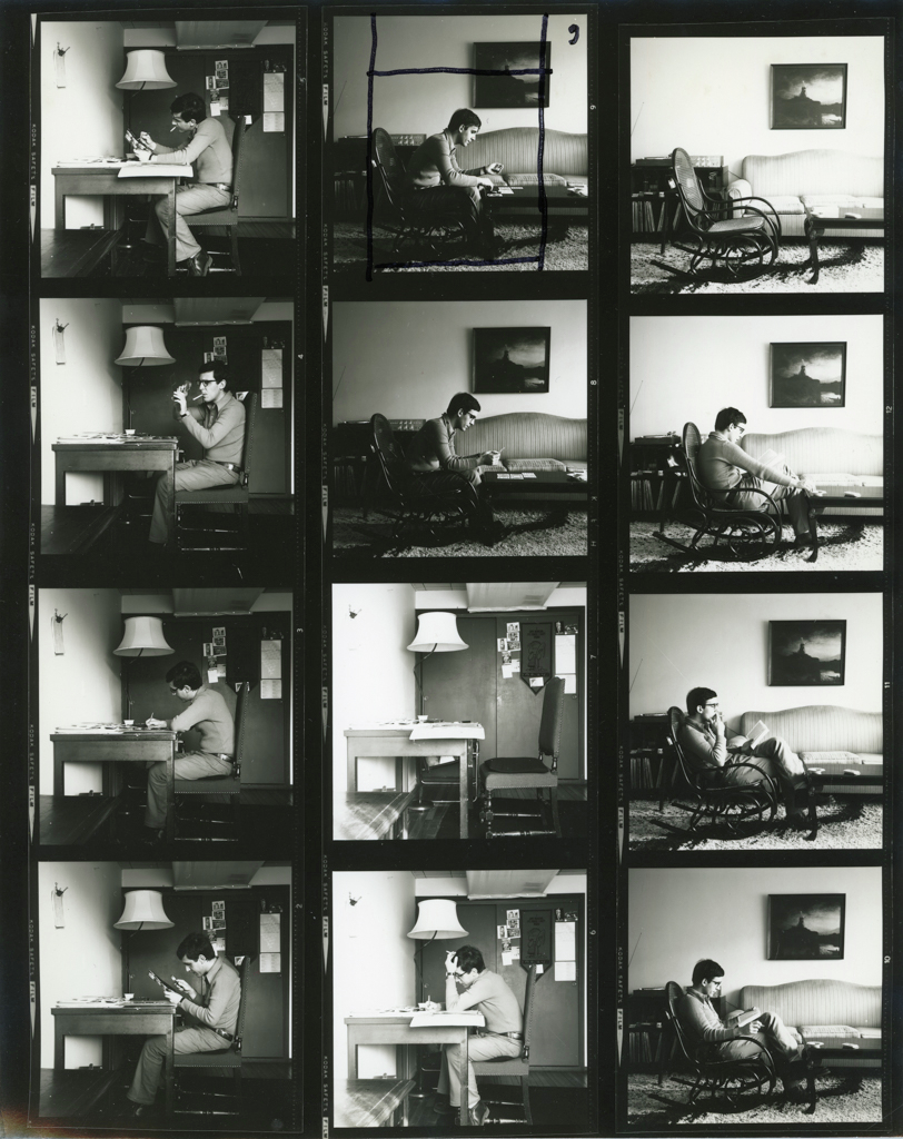 Autorretrato: estudio y descansando