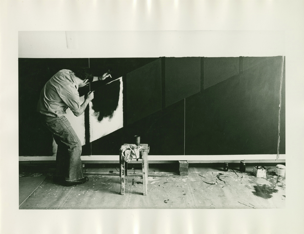 El artista en su estudio. Santiago Cárdenas pintando 