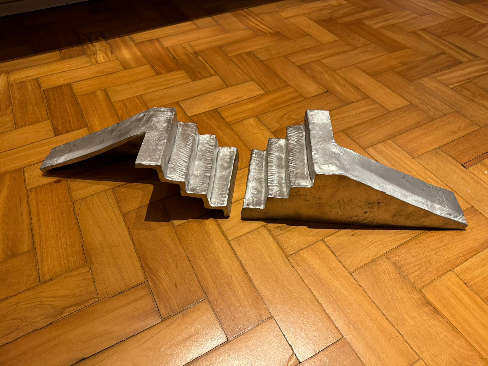 Arquitetura como tentativa de resolução para nenhum problema - maquete em alumínio