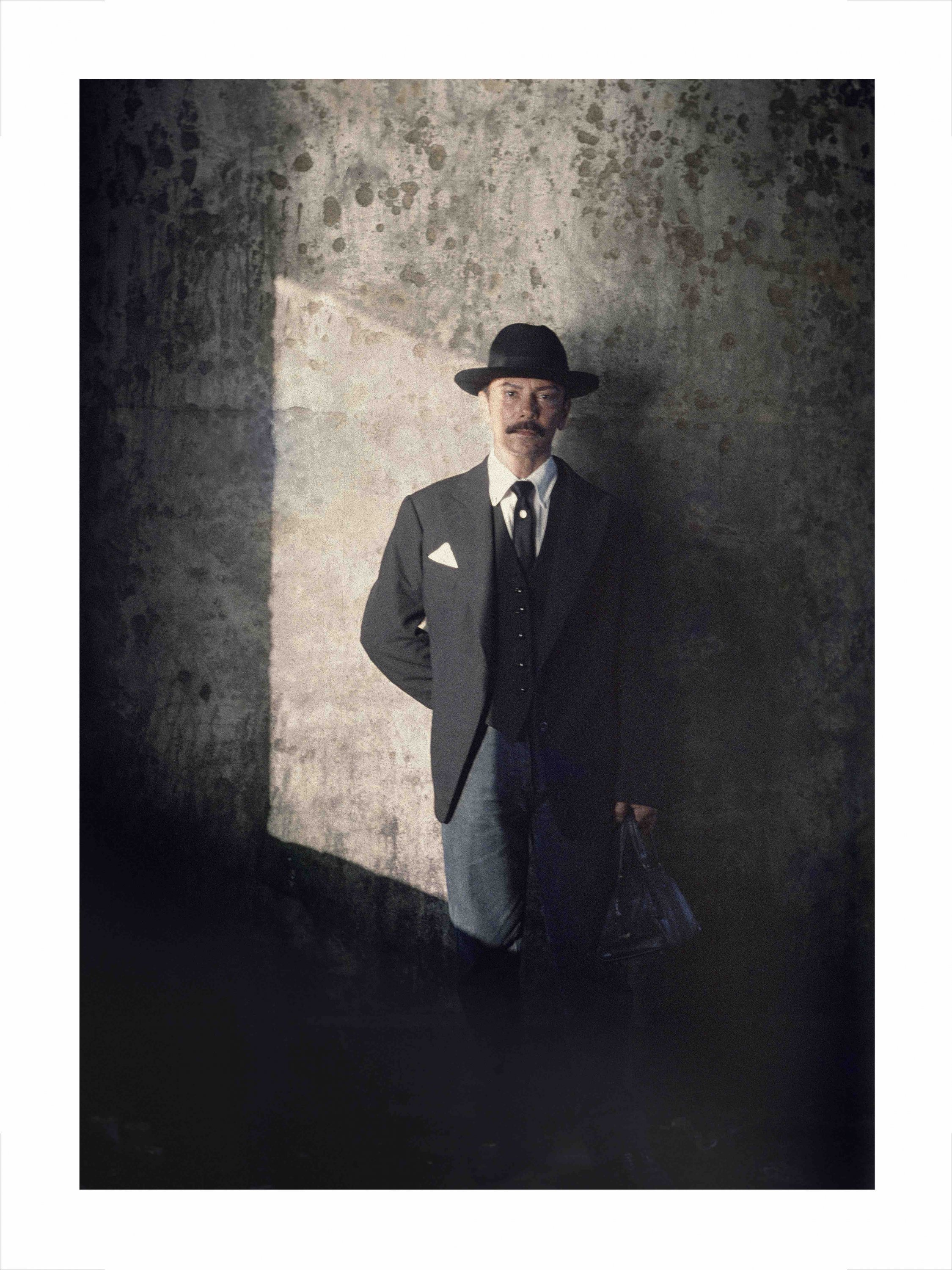José  Gregorio  Hernández. De la serie Visitas y apariciones 
