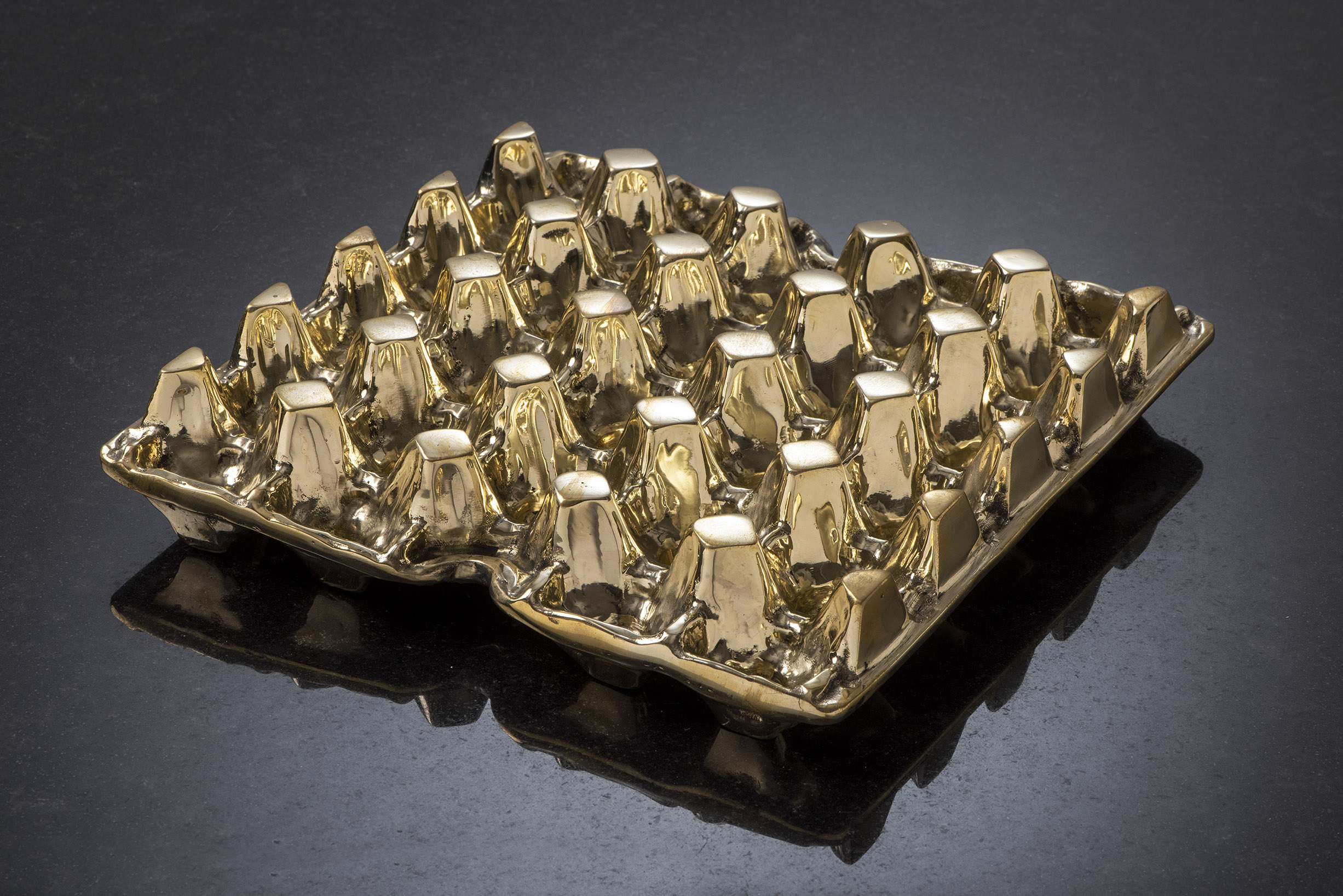 Caja de huevos de bronces