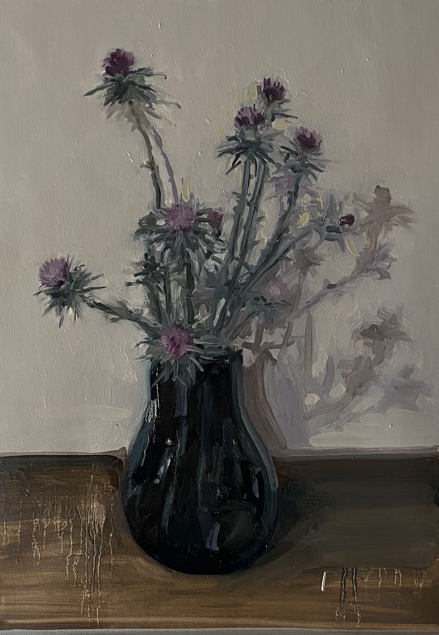 Florero azul con cardos marianos