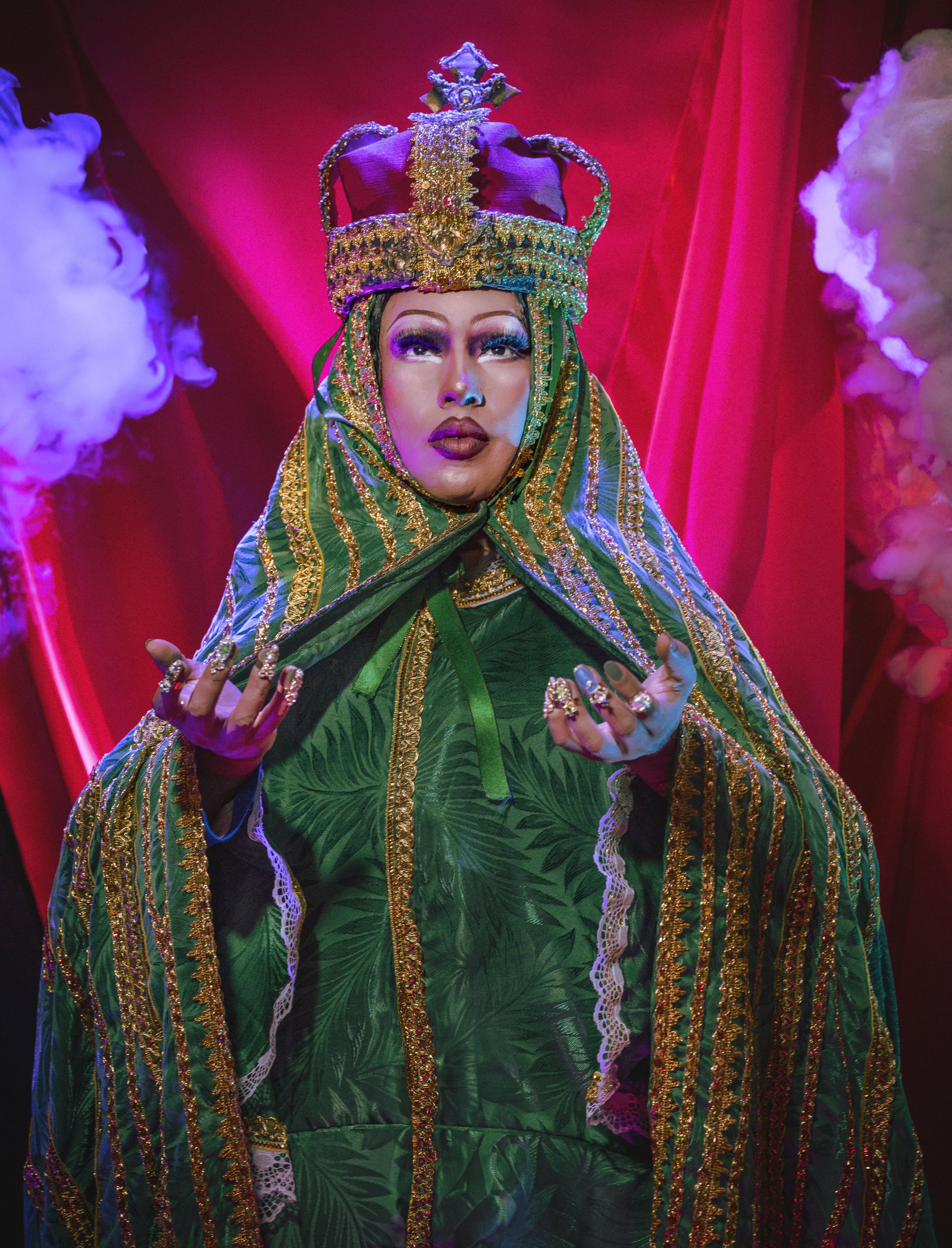 Virgen de cielo de sangre rojo