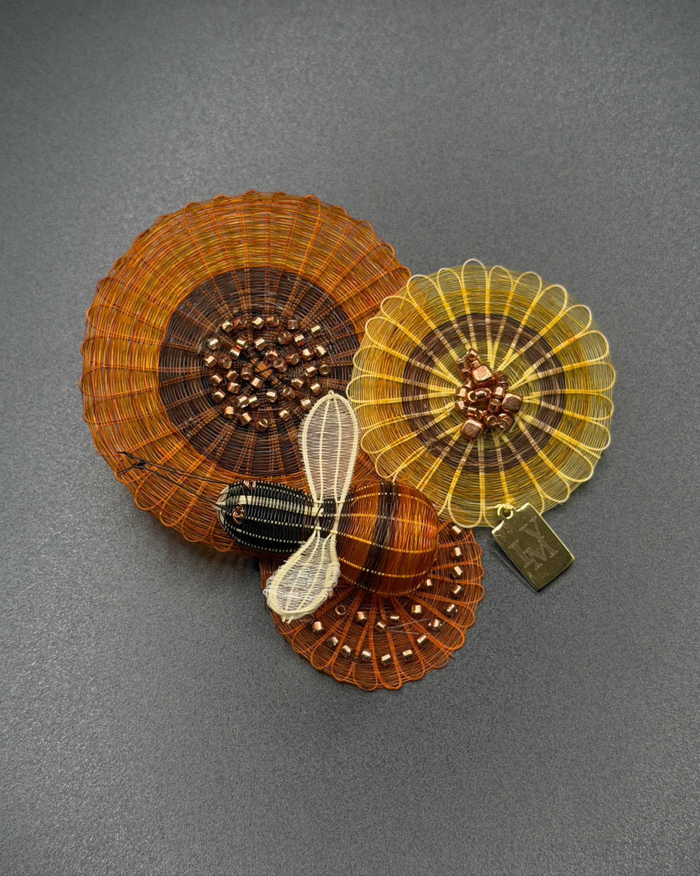 Prendedor Panal de Abeja