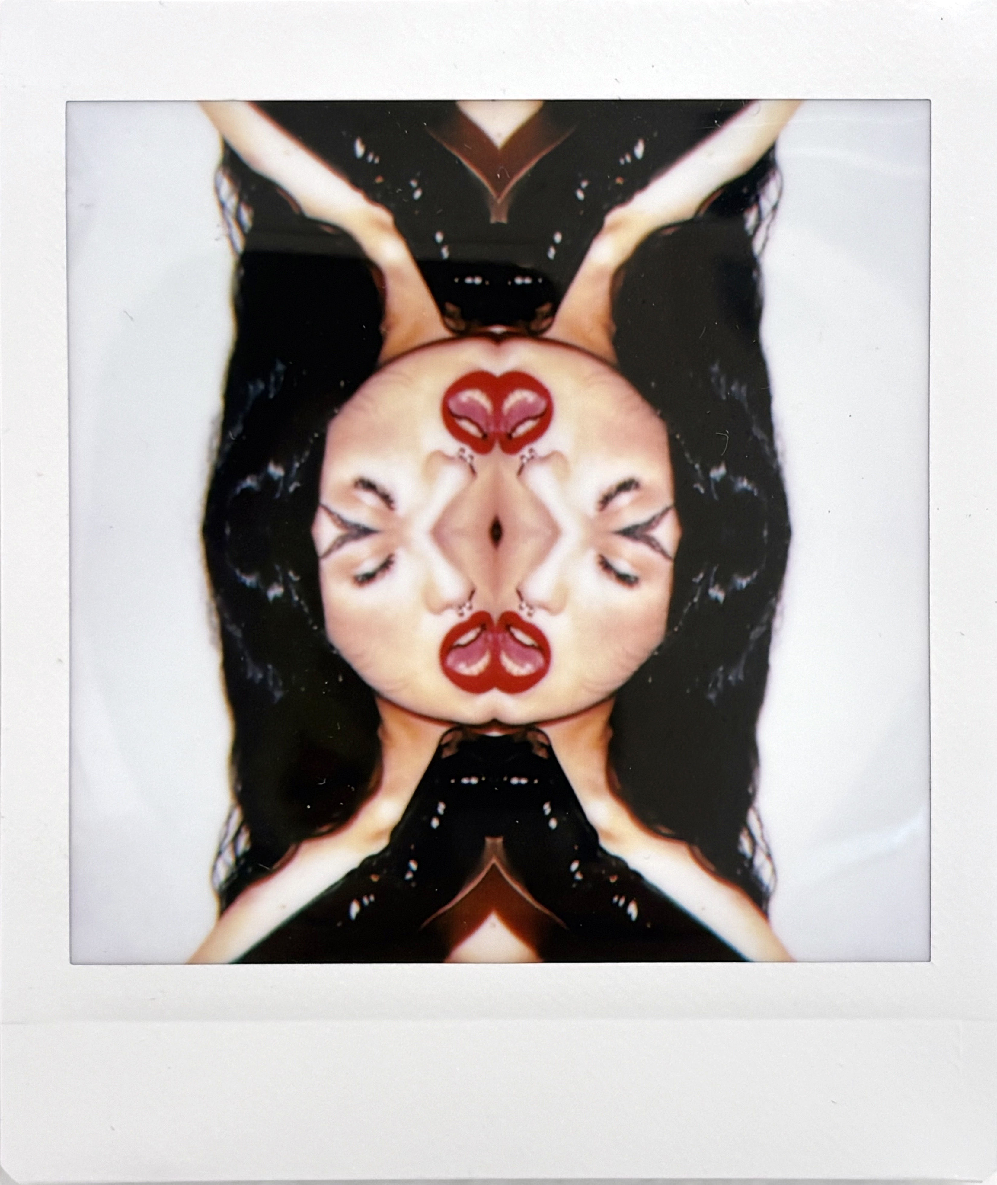 La noche sexual, polaroids. Instalación de 200 obras